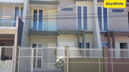 Dijual Rumah 2 lantai SHM di Gayungsari Barat Surabaya