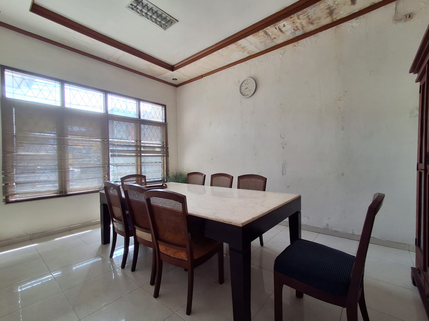 Rumah Bagus 2 Lantai Area Komersial di Karawang, Jawa Barat.