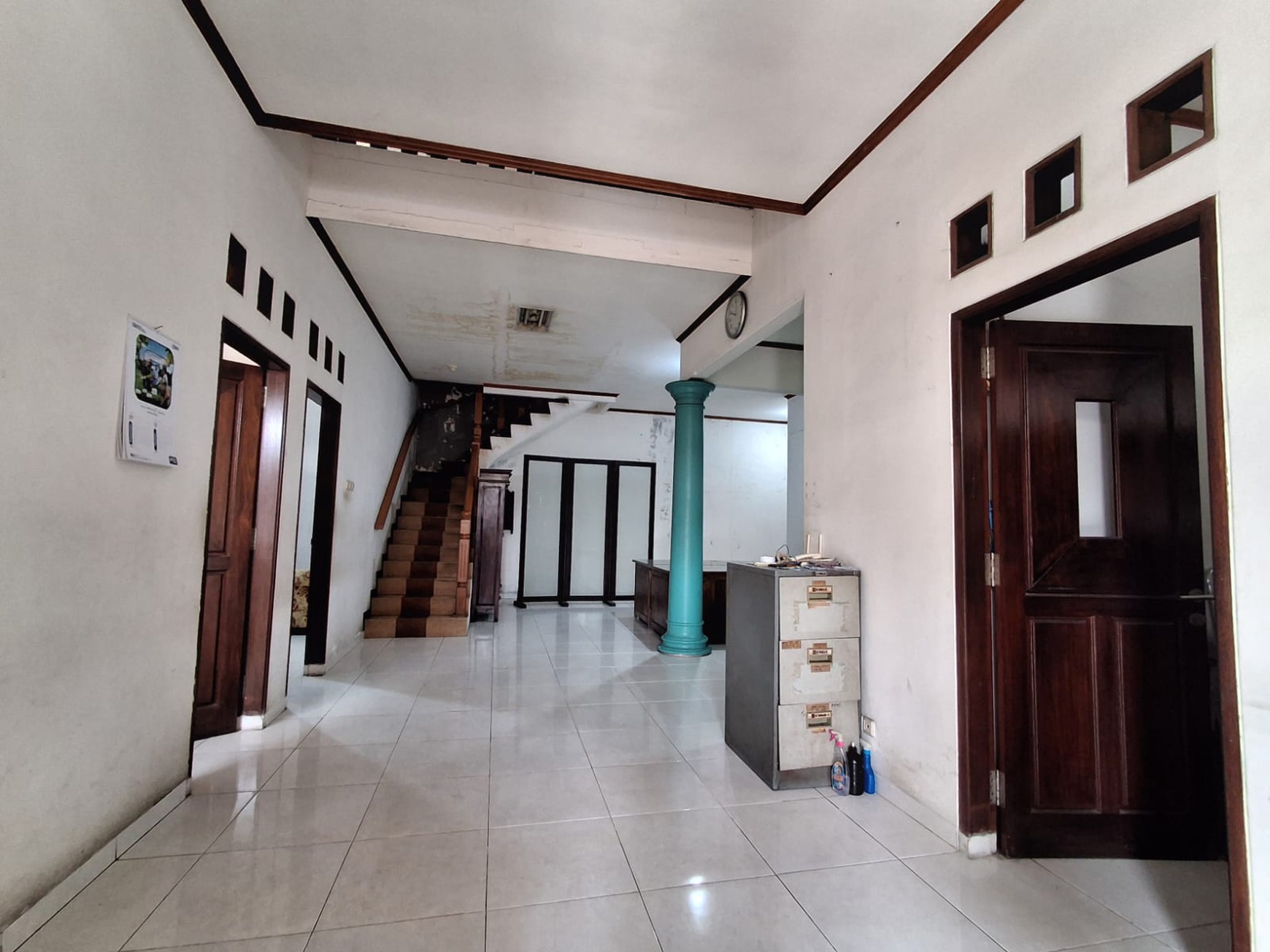 Rumah Bagus 2 Lantai Area Komersial di Karawang, Jawa Barat.