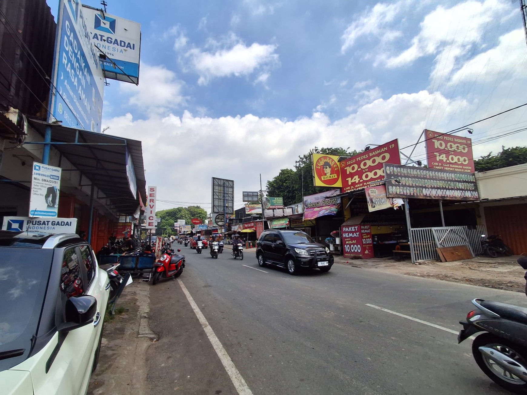Rumah Bagus 2 Lantai Area Komersial di Karawang, Jawa Barat.