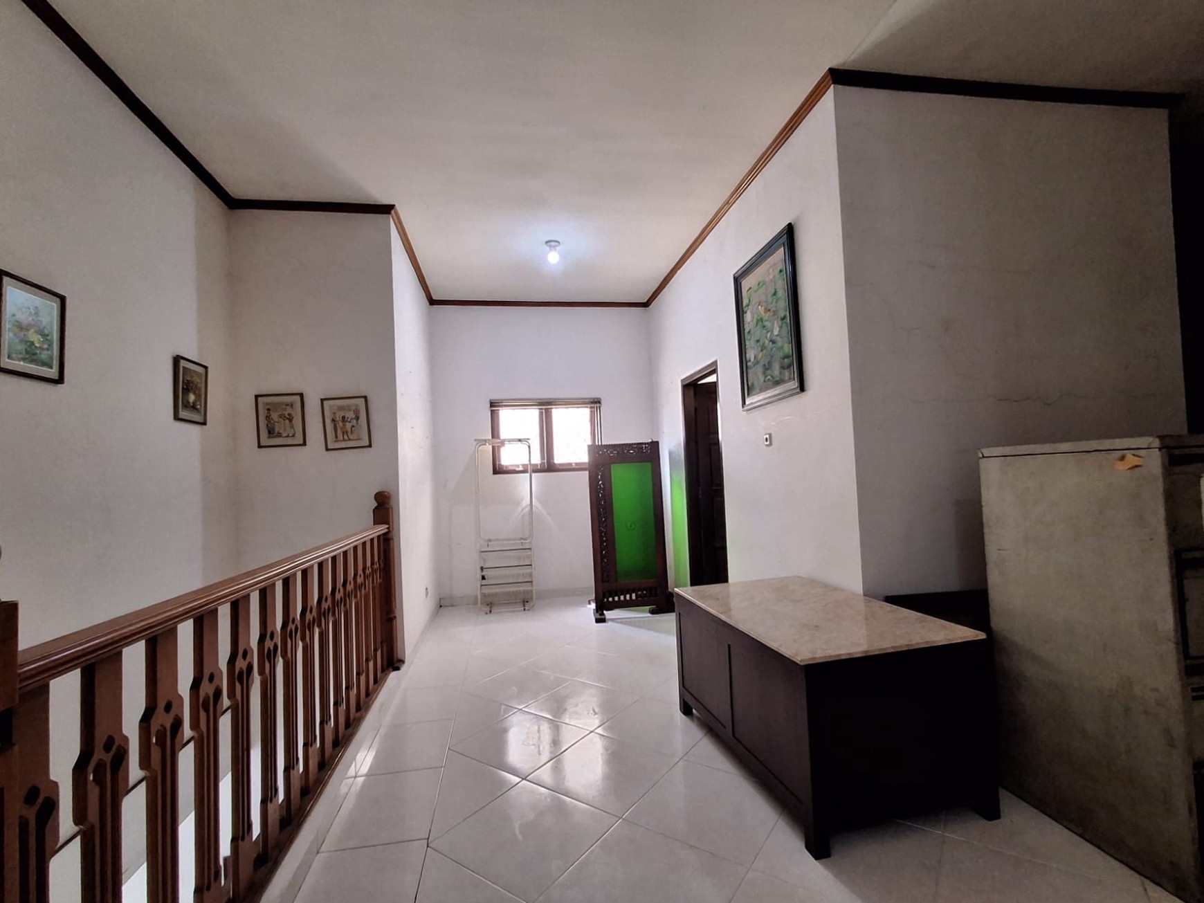 Rumah Bagus 2 Lantai Area Komersial di Karawang, Jawa Barat.