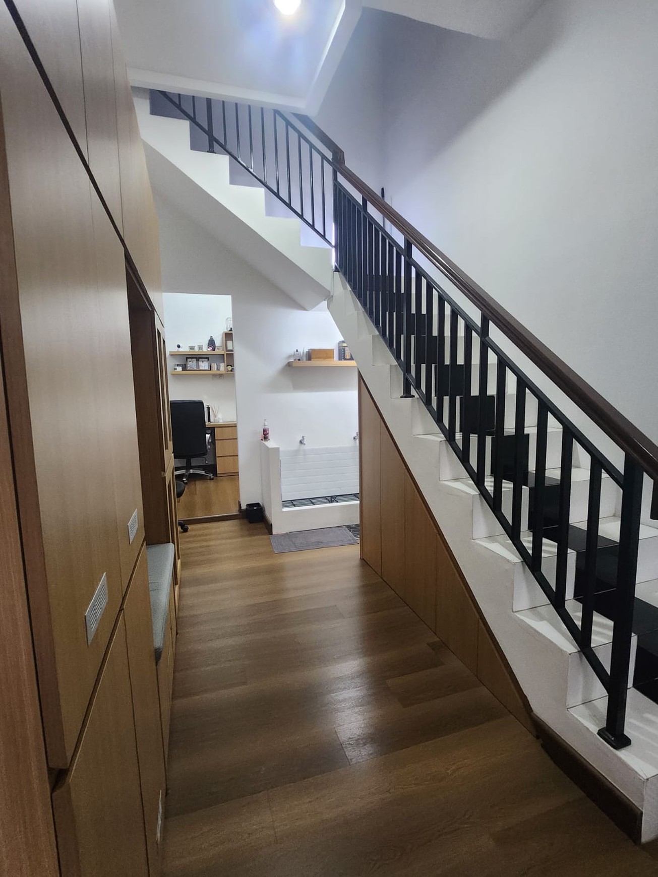 Rumah Bagus, 2 Lantai, lingkungan aman dan nyaman di Pamulang