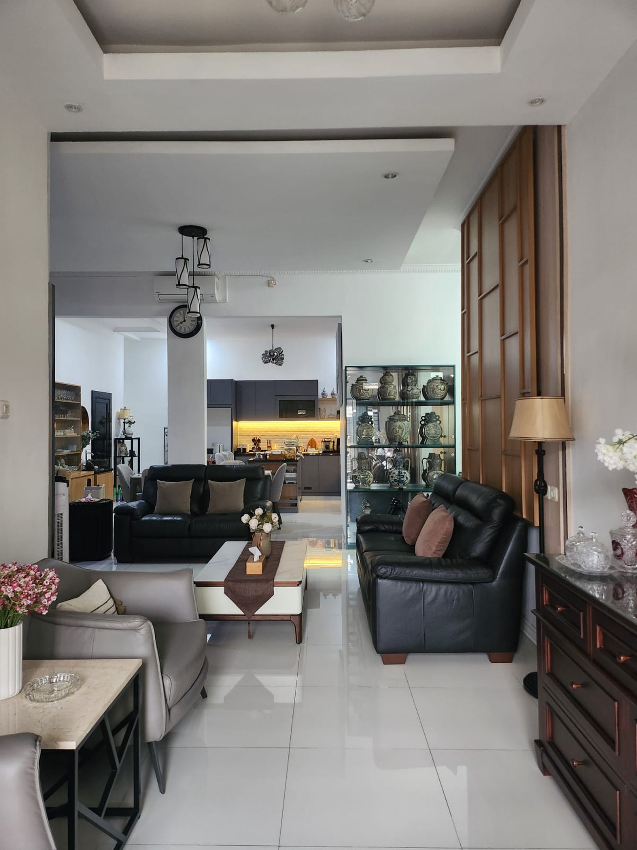 Rumah Bagus, 2 Lantai, lingkungan aman dan nyaman di Pamulang