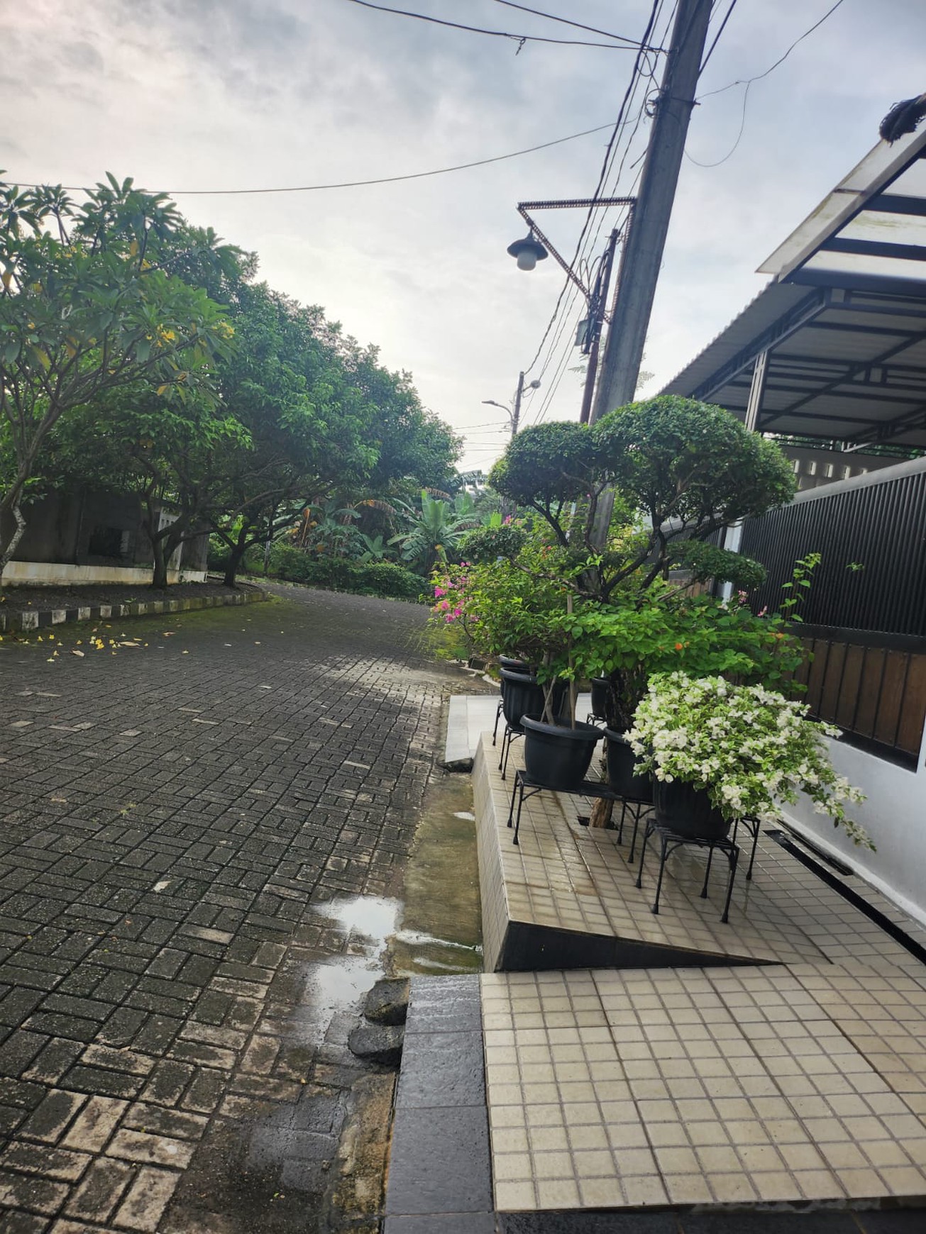 Rumah Bagus, 2 Lantai, lingkungan aman dan nyaman di Pamulang