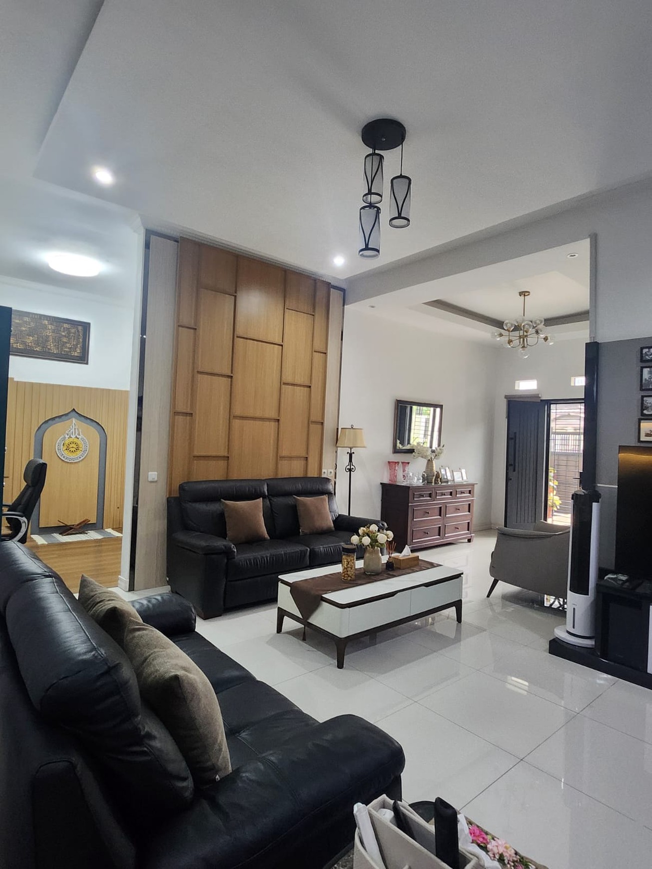 Rumah Bagus, 2 Lantai, lingkungan aman dan nyaman di Pamulang