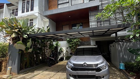 Rumah Bagus, Apik, terdapat halaman yang Asri di Cinere 