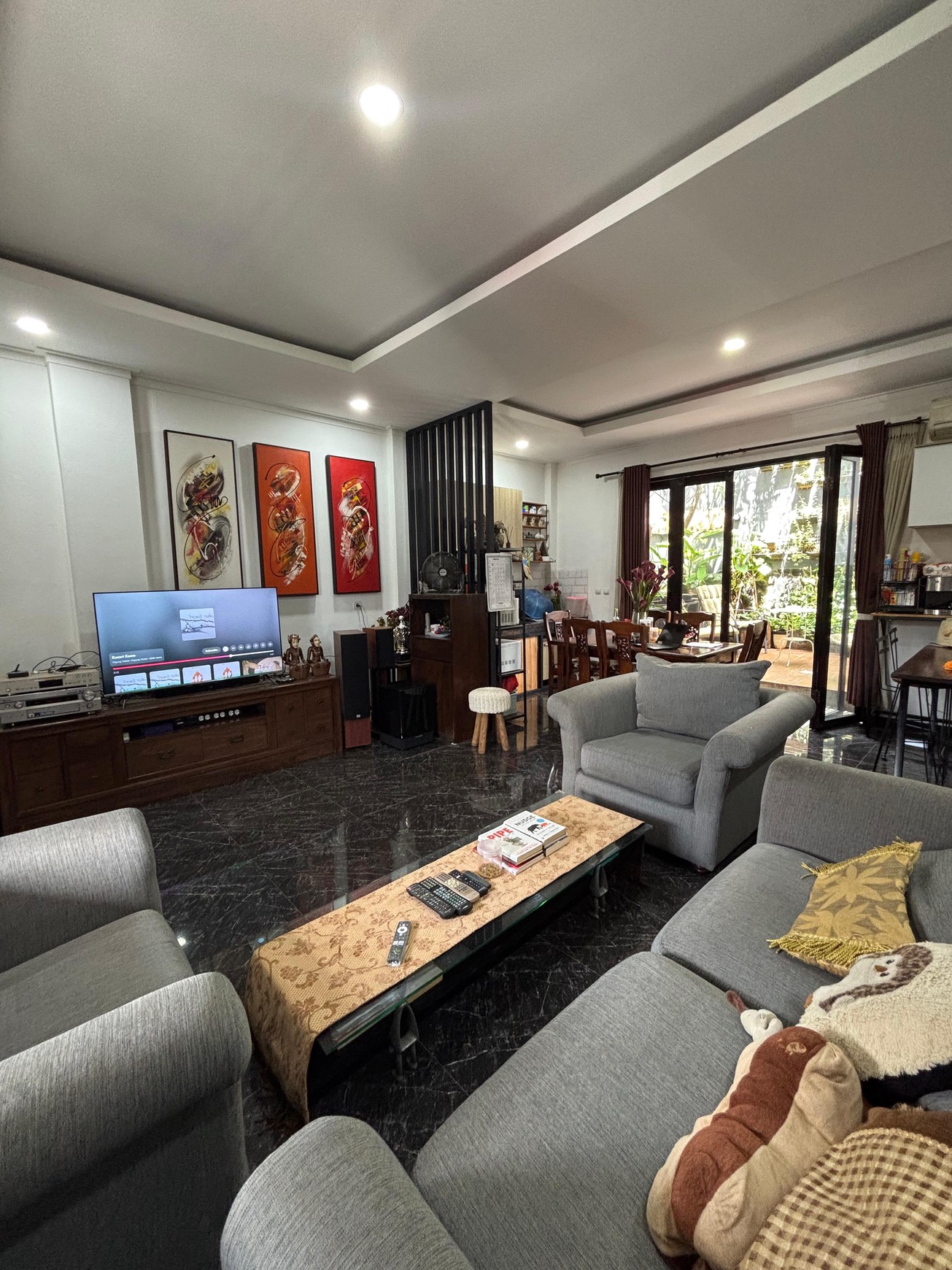 Rumah Bagus, Apik, terdapat halaman yang Asri di Cinere 