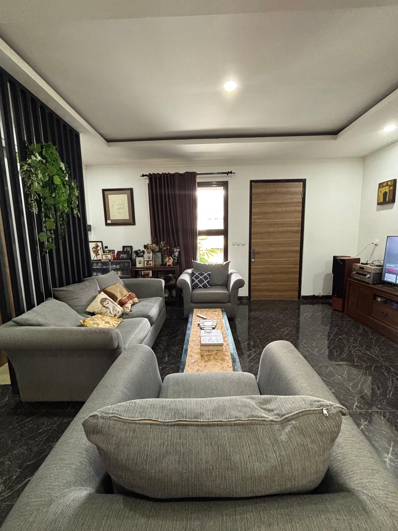 Rumah Bagus, Apik, terdapat halaman yang Asri di Cinere 