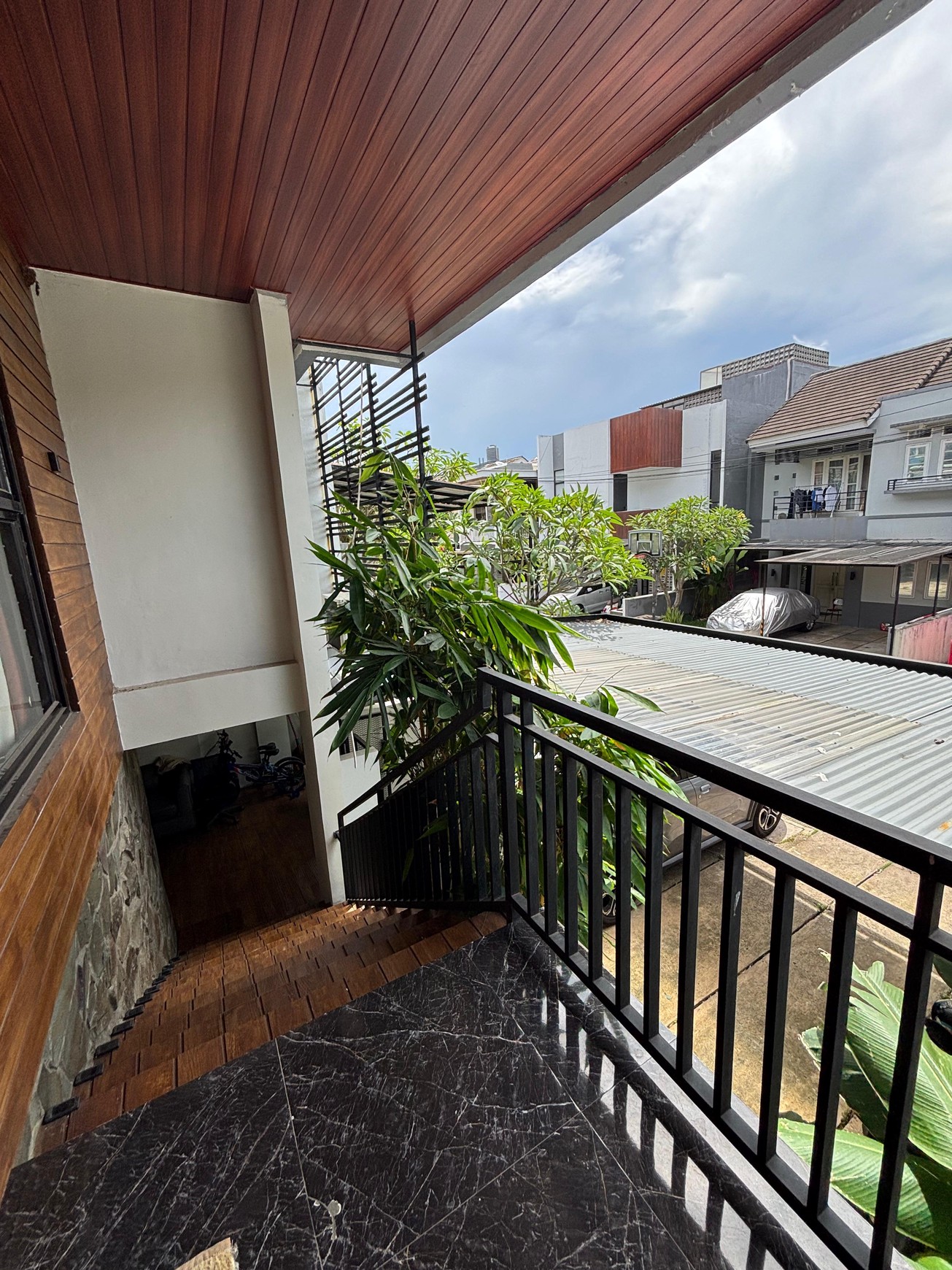 Rumah Bagus, Apik, terdapat halaman yang Asri di Cinere 