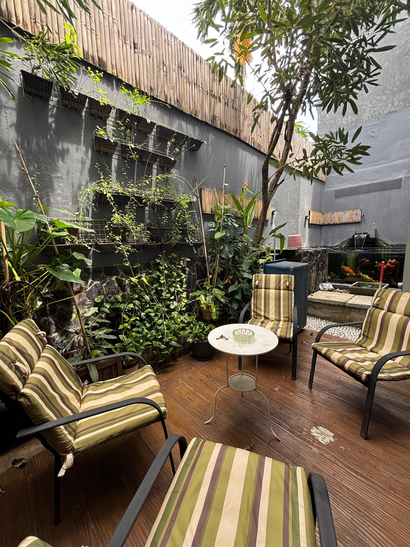 Rumah Bagus, Apik, terdapat halaman yang Asri di Cinere 