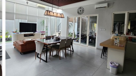 Dijual Rumah Royal Residence Hook Modern Mewah Dekat Citraland, Dian Istana , Graha Family, Pakuwon Indah , Pakuwon Mall