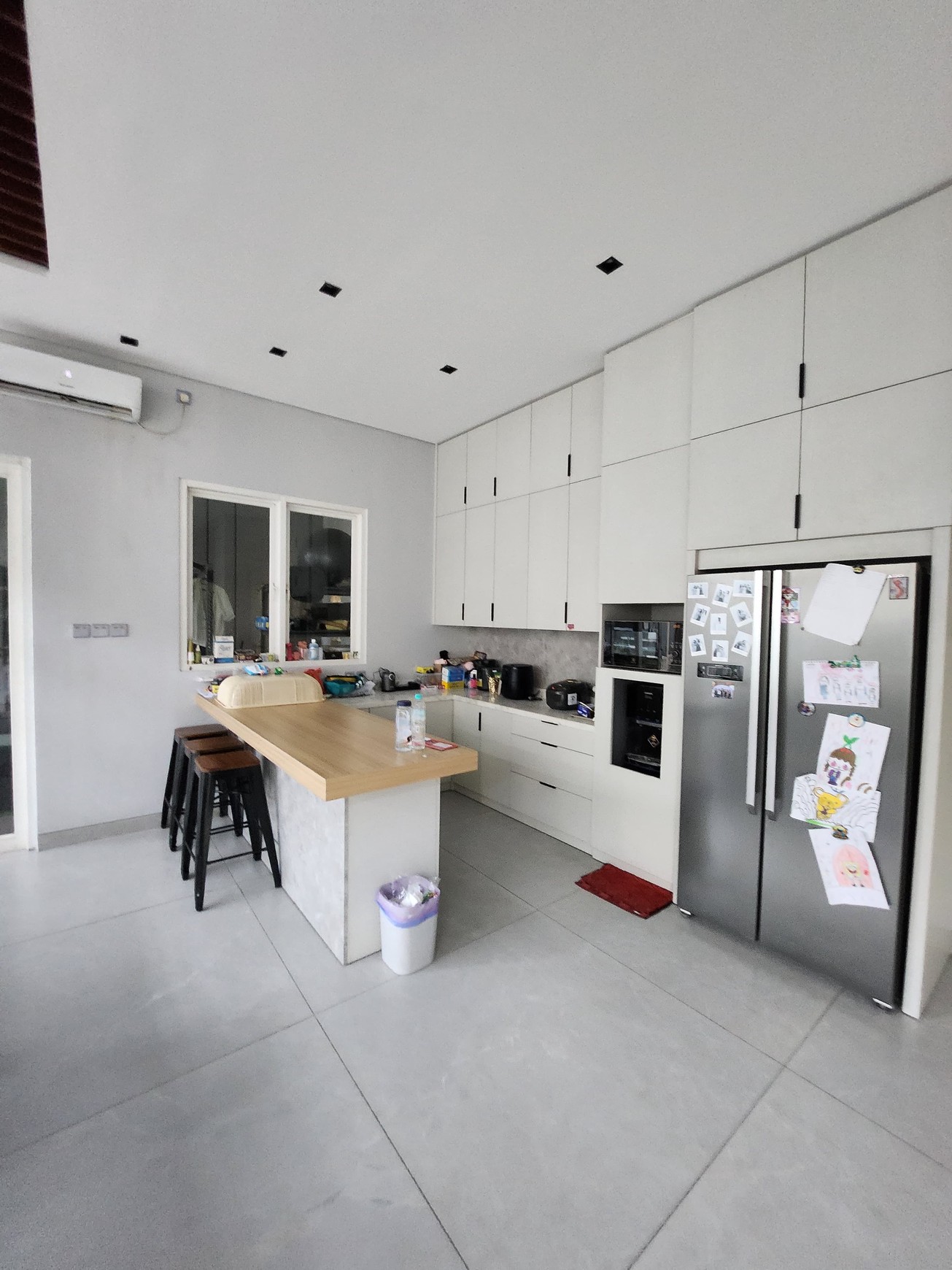Dijual Rumah Royal Residence Hook Modern Mewah Dekat Citraland, Dian Istana , Graha Family, Pakuwon Indah , Pakuwon Mall