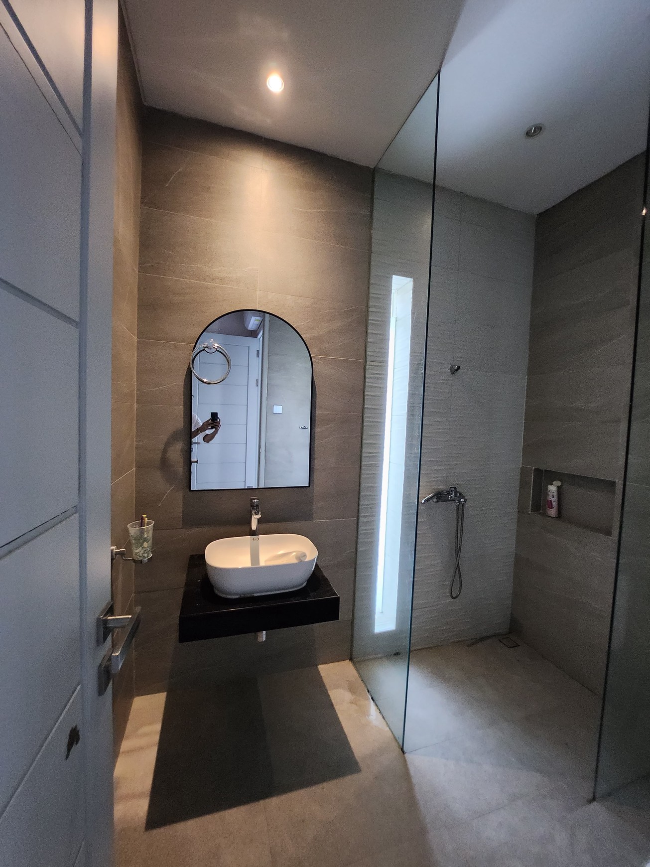 Dijual Rumah Royal Residence Hook Modern Mewah Dekat Citraland, Dian Istana , Graha Family, Pakuwon Indah , Pakuwon Mall