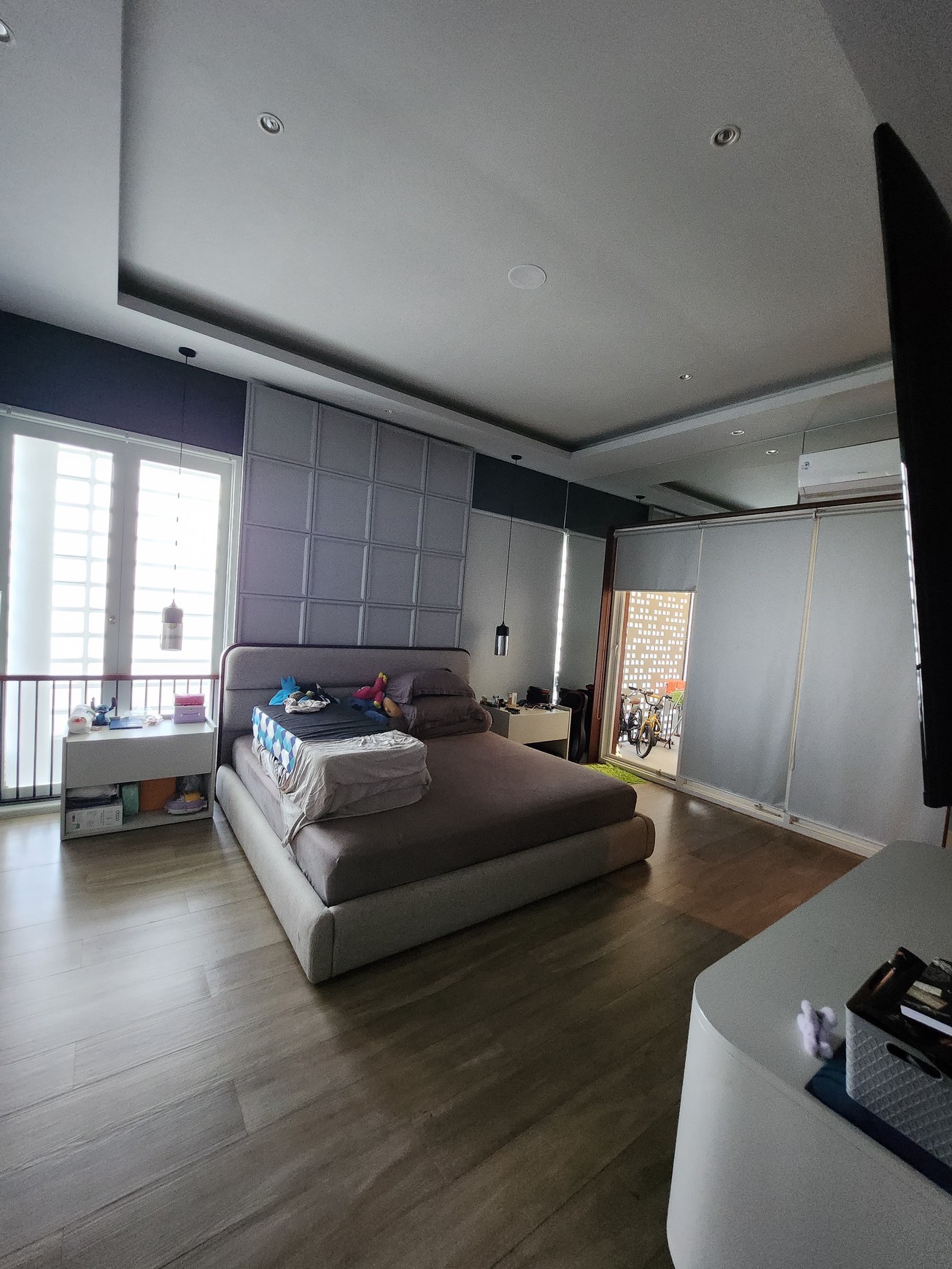 Dijual Rumah Royal Residence Hook Modern Mewah Dekat Citraland, Dian Istana , Graha Family, Pakuwon Indah , Pakuwon Mall