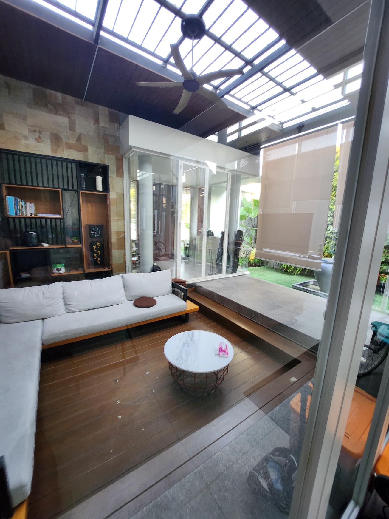 Dijual Rumah Royal Residence Hook Modern Mewah Dekat Citraland, Dian Istana , Graha Family, Pakuwon Indah , Pakuwon Mall