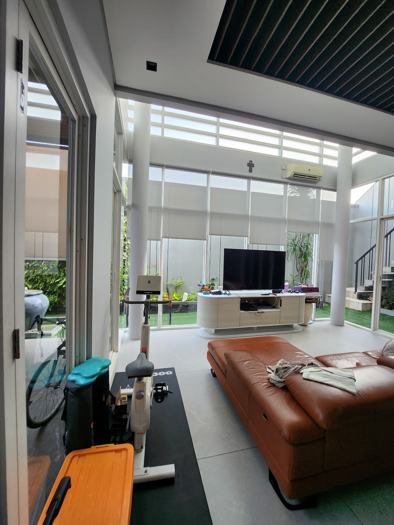 Dijual Rumah Royal Residence Hook Modern Mewah Dekat Citraland, Dian Istana , Graha Family, Pakuwon Indah , Pakuwon Mall