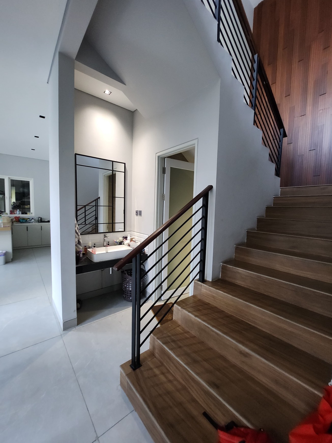 Dijual Rumah Royal Residence Hook Modern Mewah Dekat Citraland, Dian Istana , Graha Family, Pakuwon Indah , Pakuwon Mall