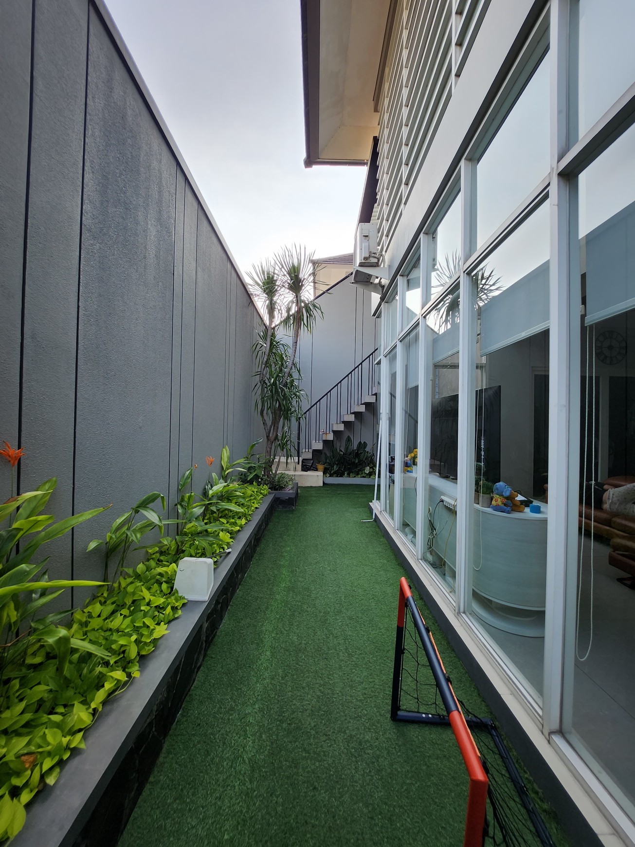 Dijual Rumah Royal Residence Hook Modern Mewah Dekat Citraland, Dian Istana , Graha Family, Pakuwon Indah , Pakuwon Mall