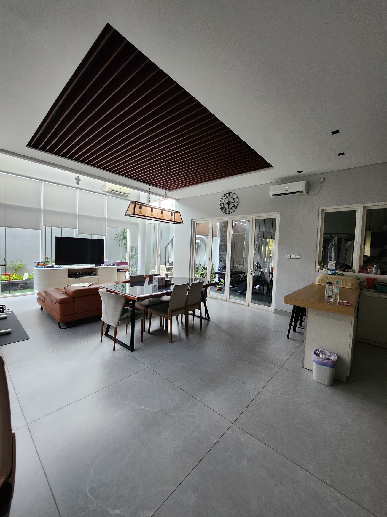 Dijual Rumah Royal Residence Hook Modern Mewah Dekat Citraland, Dian Istana , Graha Family, Pakuwon Indah , Pakuwon Mall