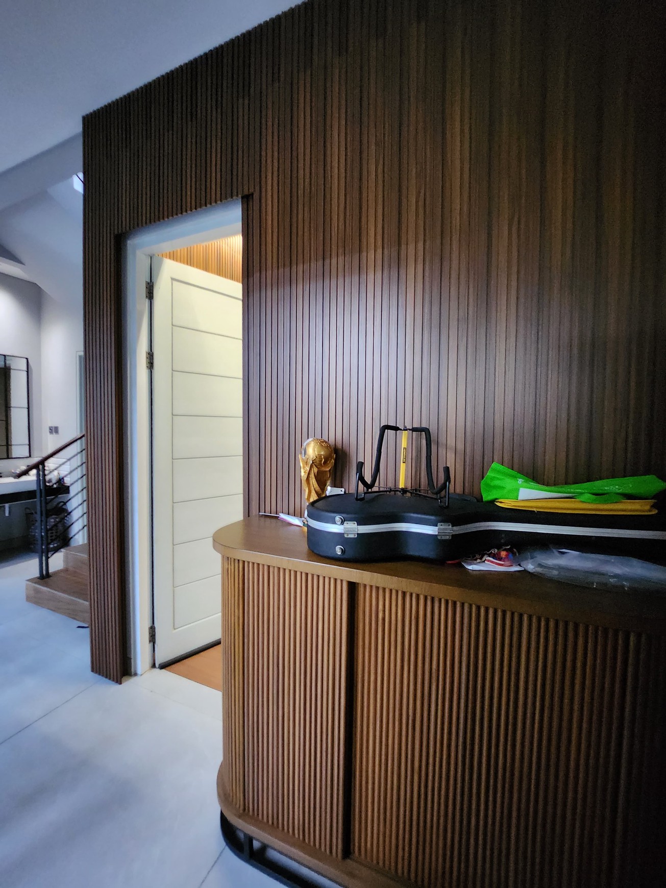 Dijual Rumah Royal Residence Hook Modern Mewah Dekat Citraland, Dian Istana , Graha Family, Pakuwon Indah , Pakuwon Mall