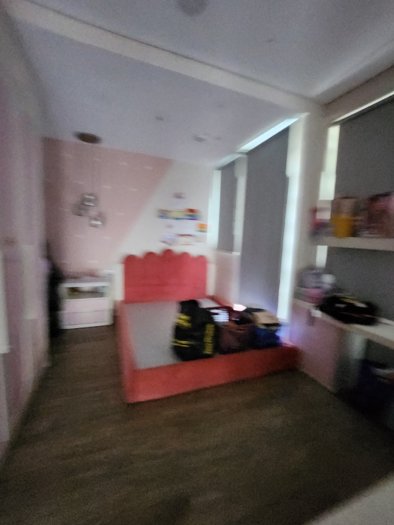 Dijual Rumah Royal Residence Hook Modern Mewah Dekat Citraland, Dian Istana , Graha Family, Pakuwon Indah , Pakuwon Mall