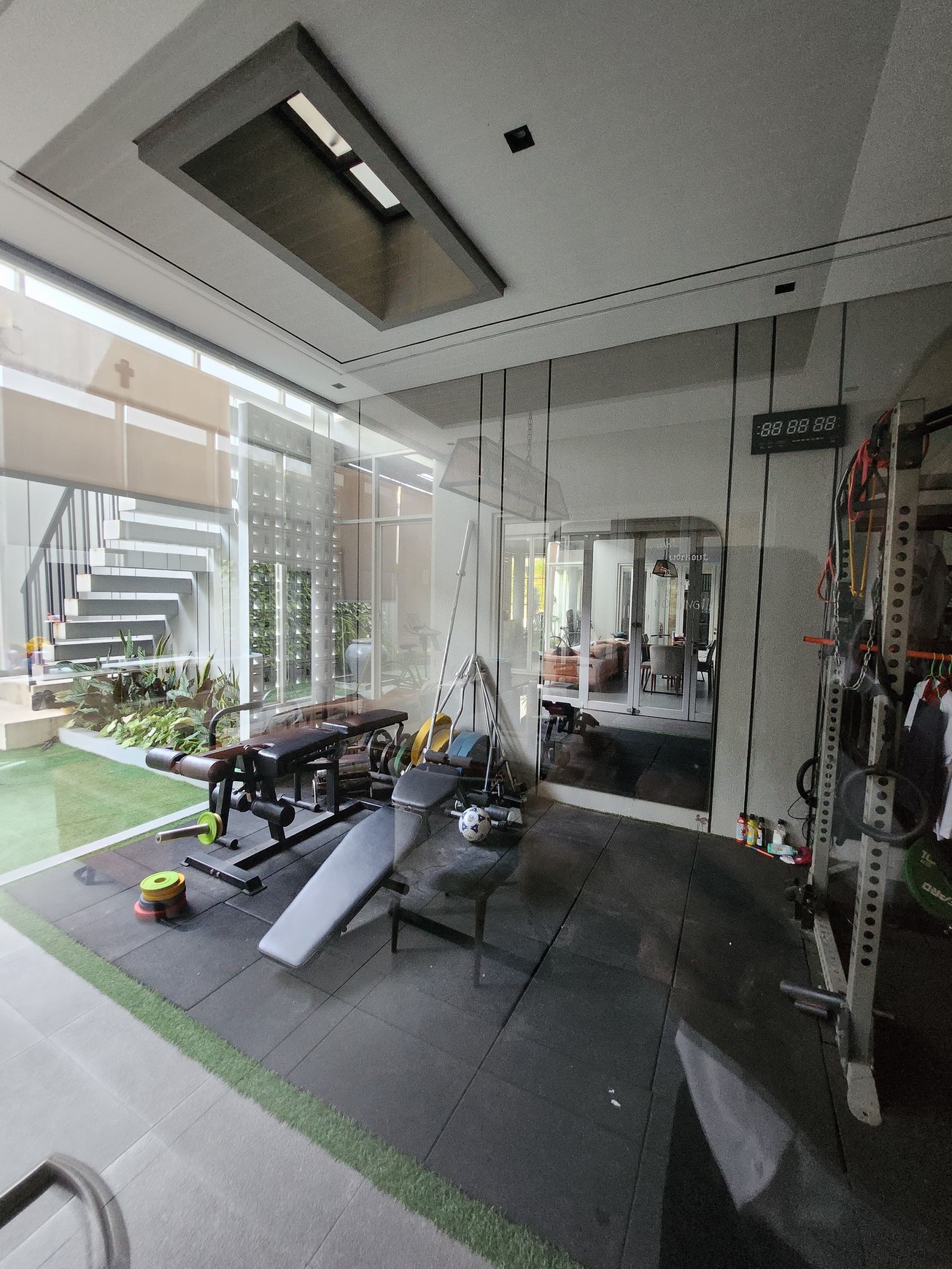 Dijual Rumah Royal Residence Hook Modern Mewah Dekat Citraland, Dian Istana , Graha Family, Pakuwon Indah , Pakuwon Mall