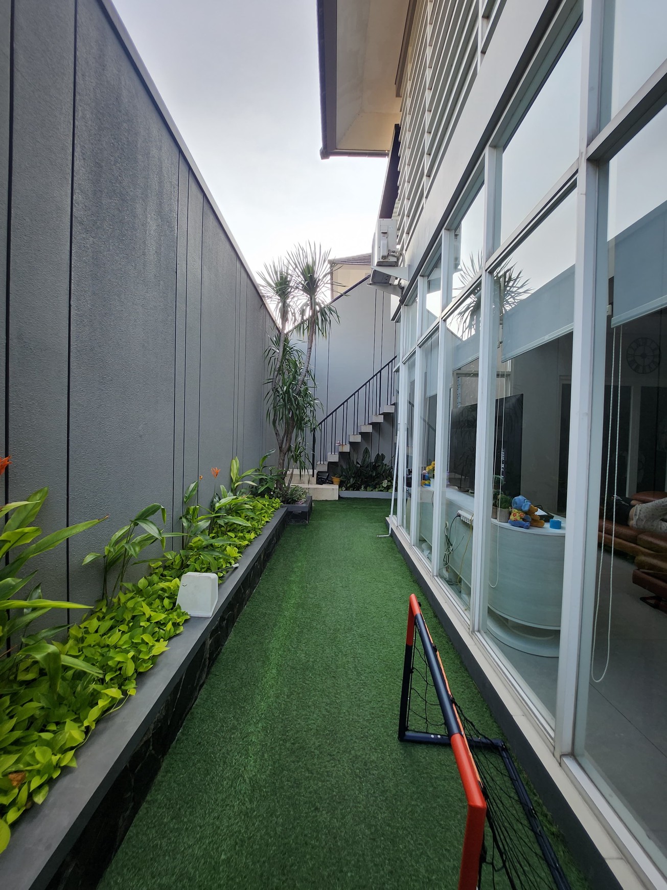 Dijual Rumah Royal Residence Hook Modern Mewah Dekat Citraland, Dian Istana , Graha Family, Pakuwon Indah , Pakuwon Mall