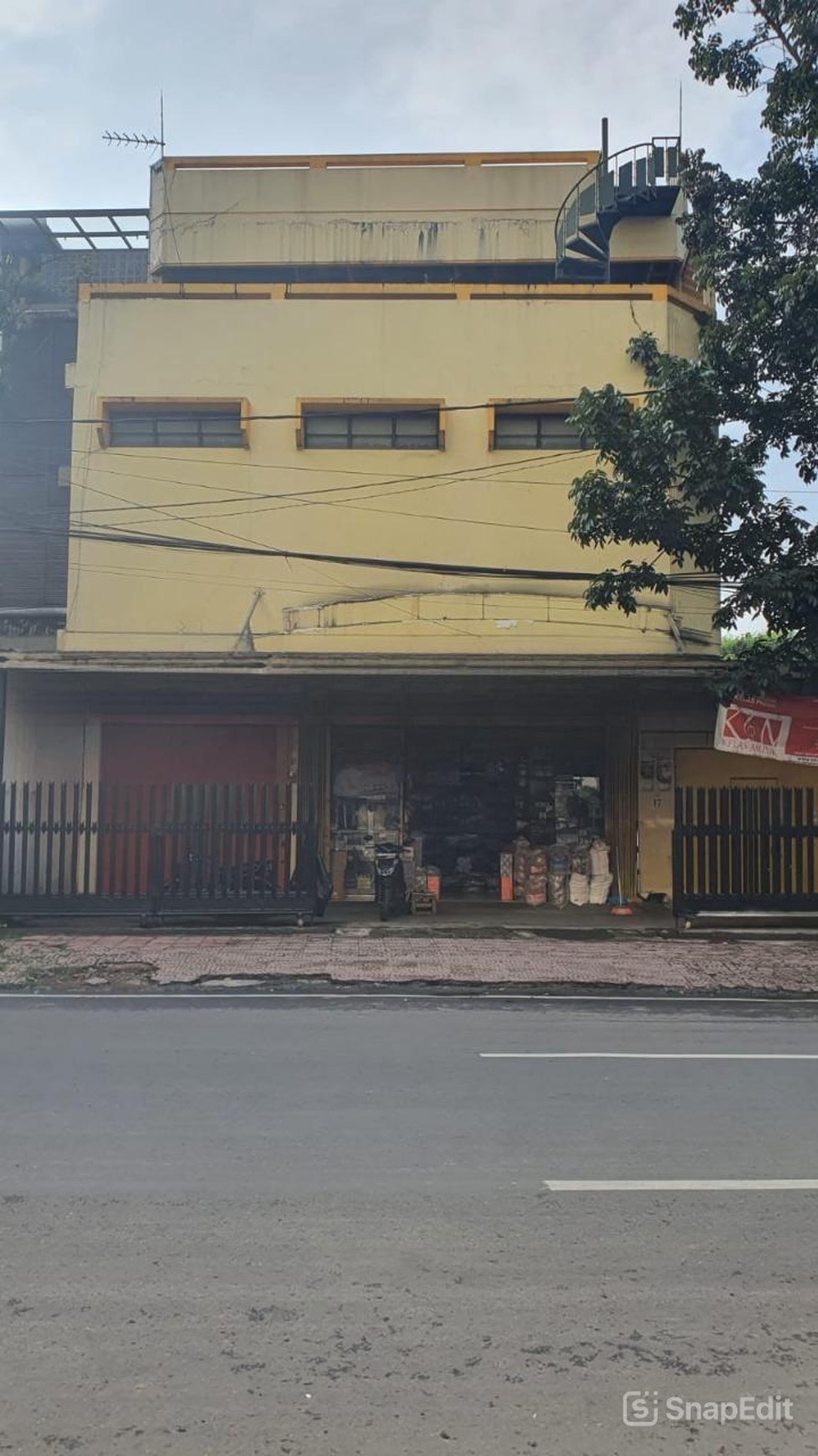 Disewakan Ruko Strategis 3 Lantai di Mainroad Moh Toha