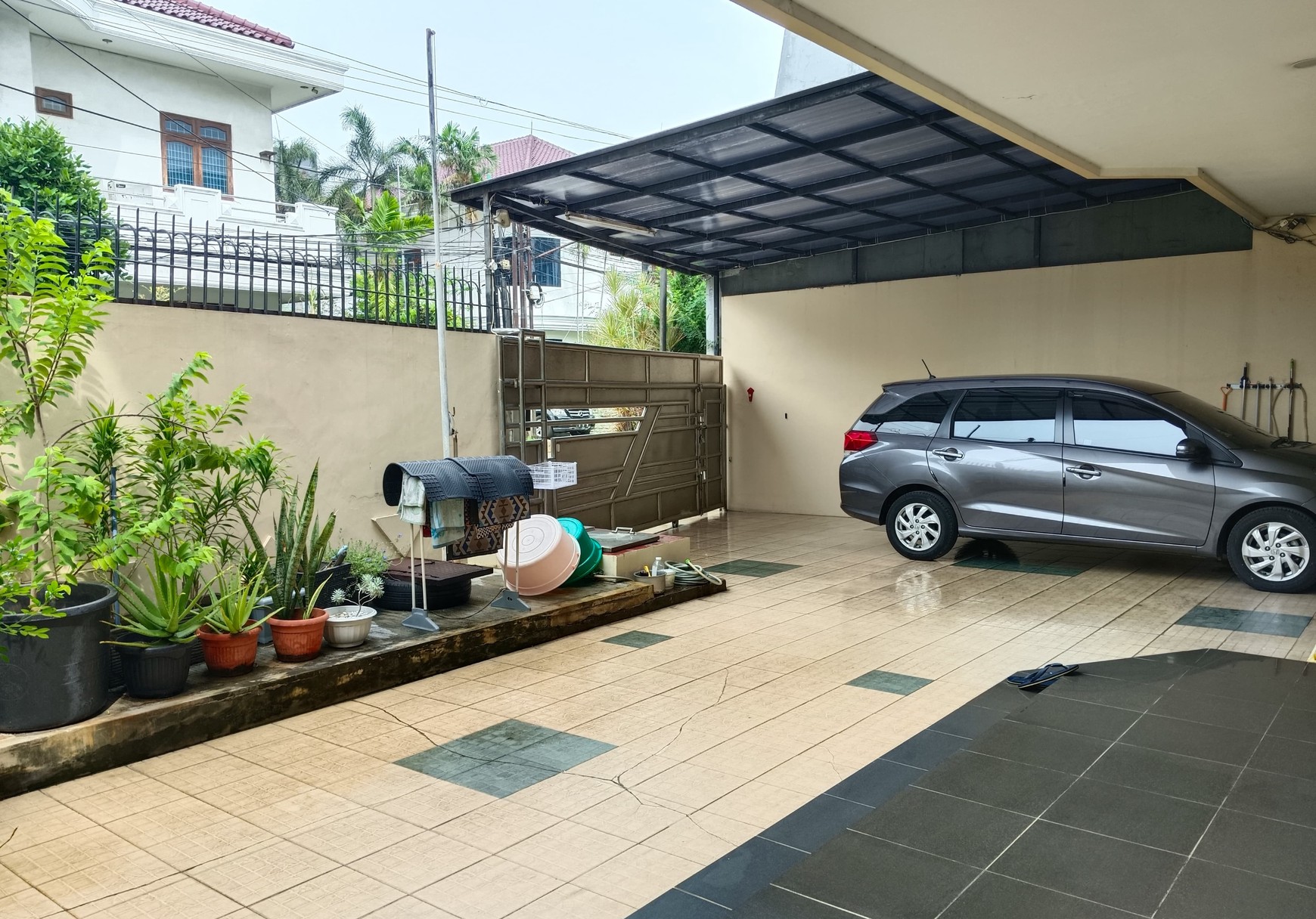 Rumah cocok untuk rumah tinggal & Usaha (Toko-Kantor_Rumah Produks)i di Taman Harapan Indah Jelambar