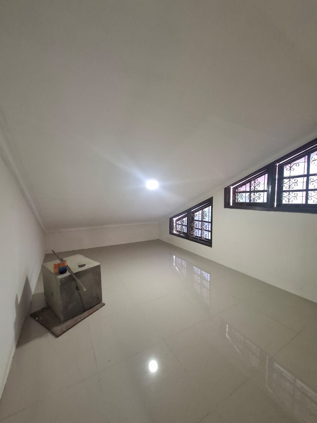 RUMAH DIJUAL JALAN KOMPLEK PLN KEBAYORAN LAMA JAKARTA SELATAN