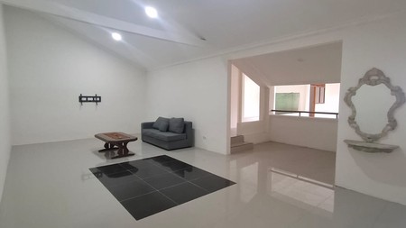 RUMAH DIJUAL JALAN  KOMPLEK PLN  KEBAYORAN LAMA JAKARTA SELATAN