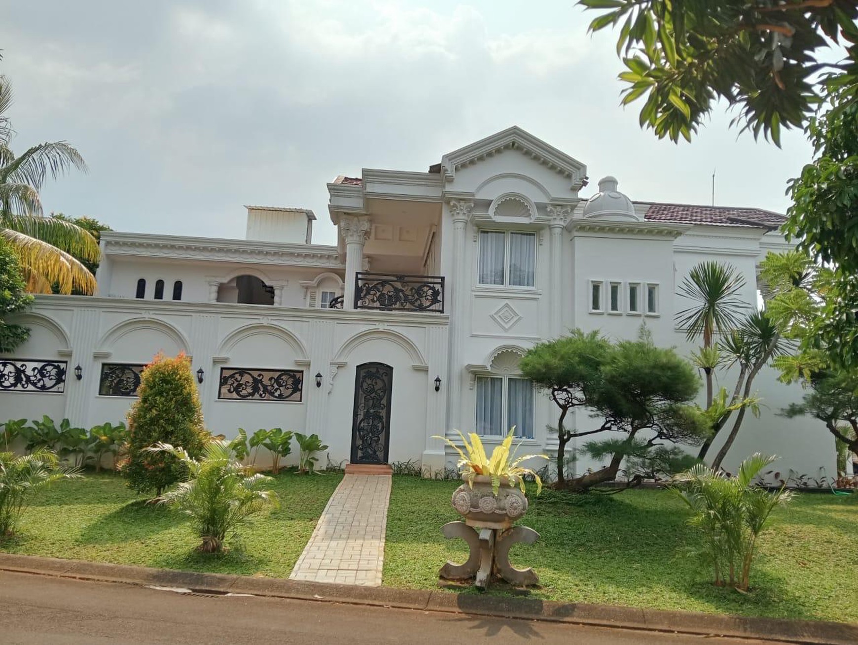 Rumah Mewah Siap Huni di Taman Giri Loka BSD dekat Akses Tol