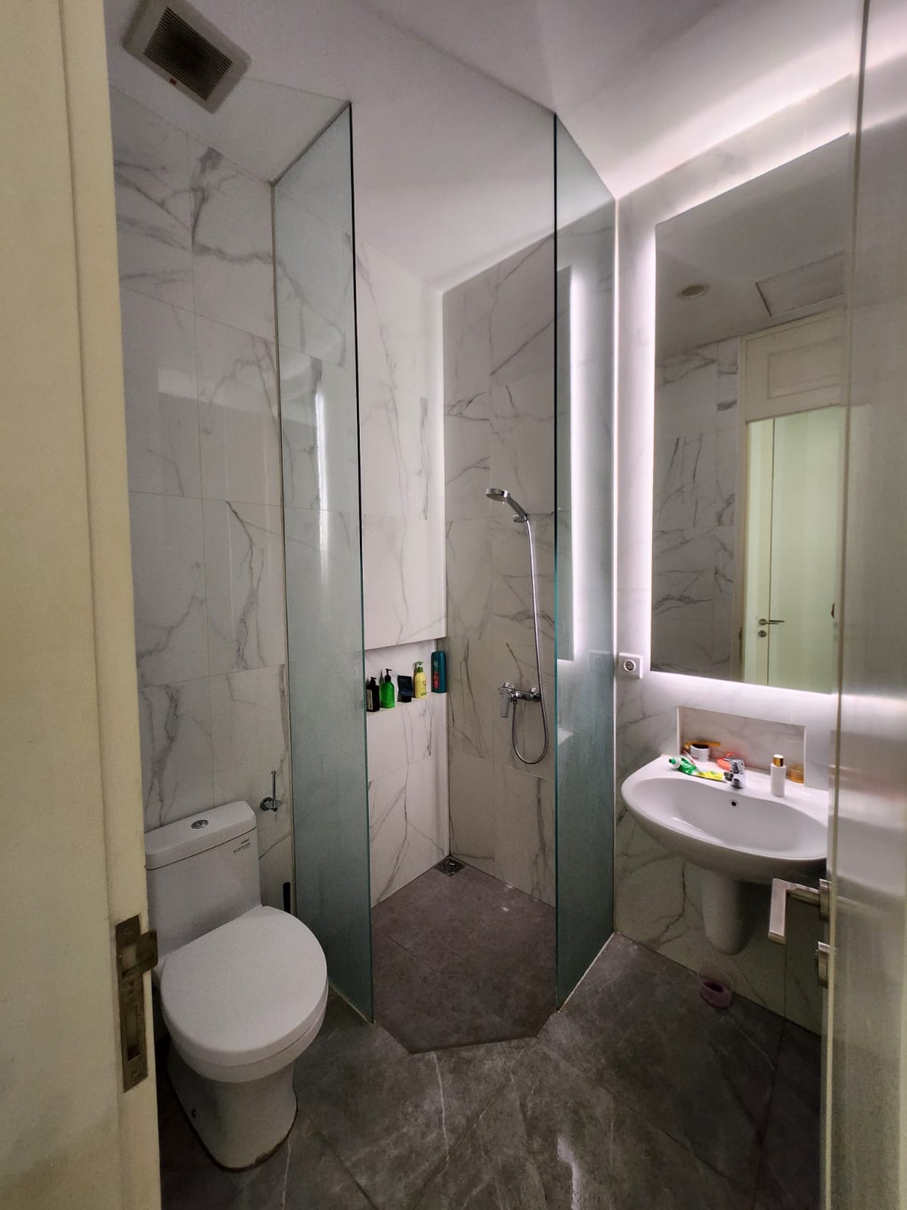 Dijual Rumah Grand Pakuwon - Cluster Brisbane - Semi Furnished Dekat Food Junction, Sekolah Sampoerna Academy , Margomulyo, Tandes, Akses Tol