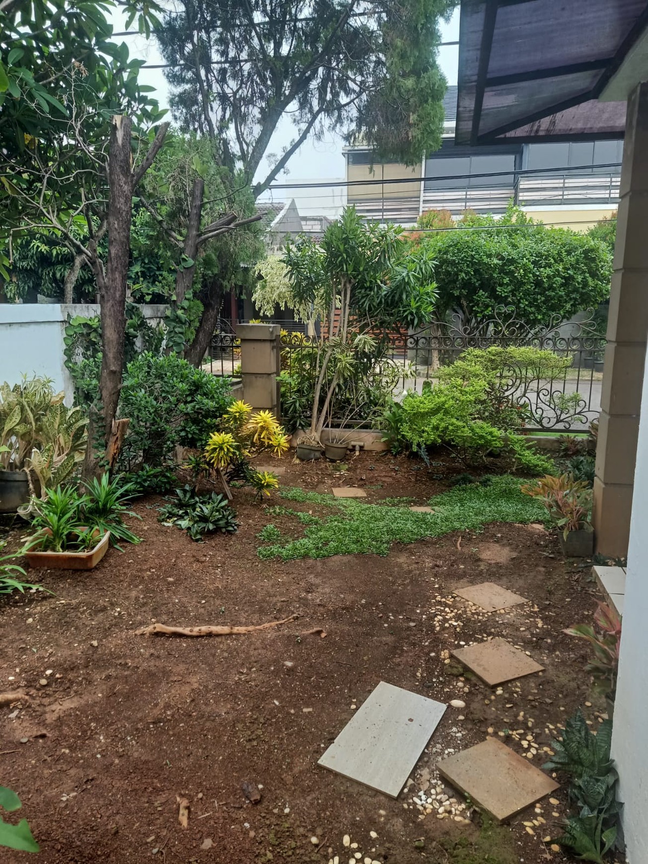 Rumah Bagus Siap Huni Suasana Asri di Graha Bintaro Raya, Tangerang Selatan