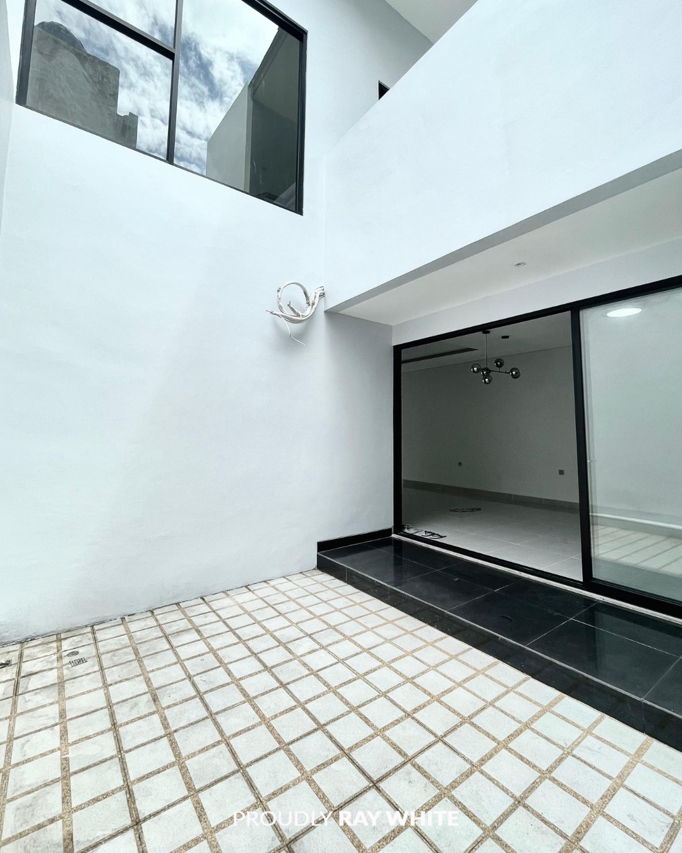 Rumah 2 Lantai Brand New di Griya Loka BSD City