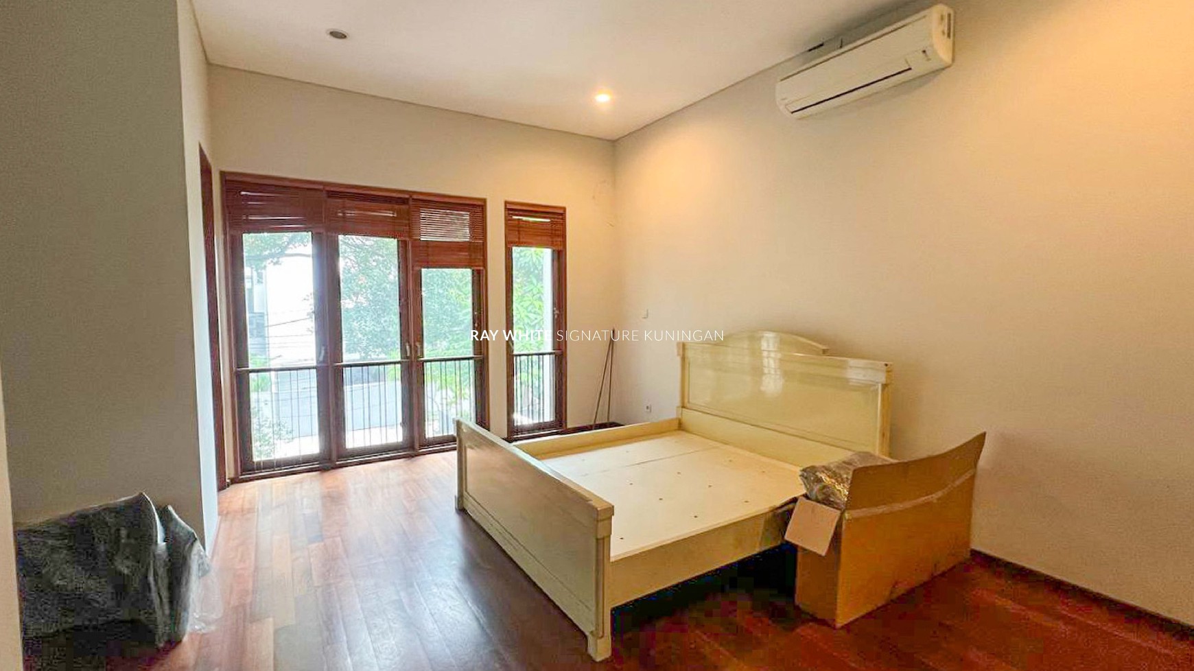 Rumah 2 Lantai Desain Modern di Jl Kerinci VIII Kebayoran Baru