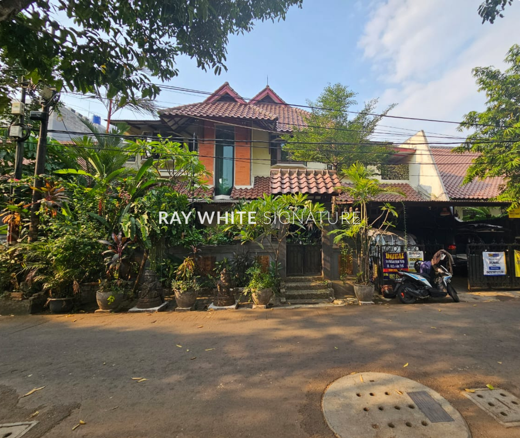 Dijual Rumah Lama Depan Taman di Hang Jebat, Kebayoran Baru