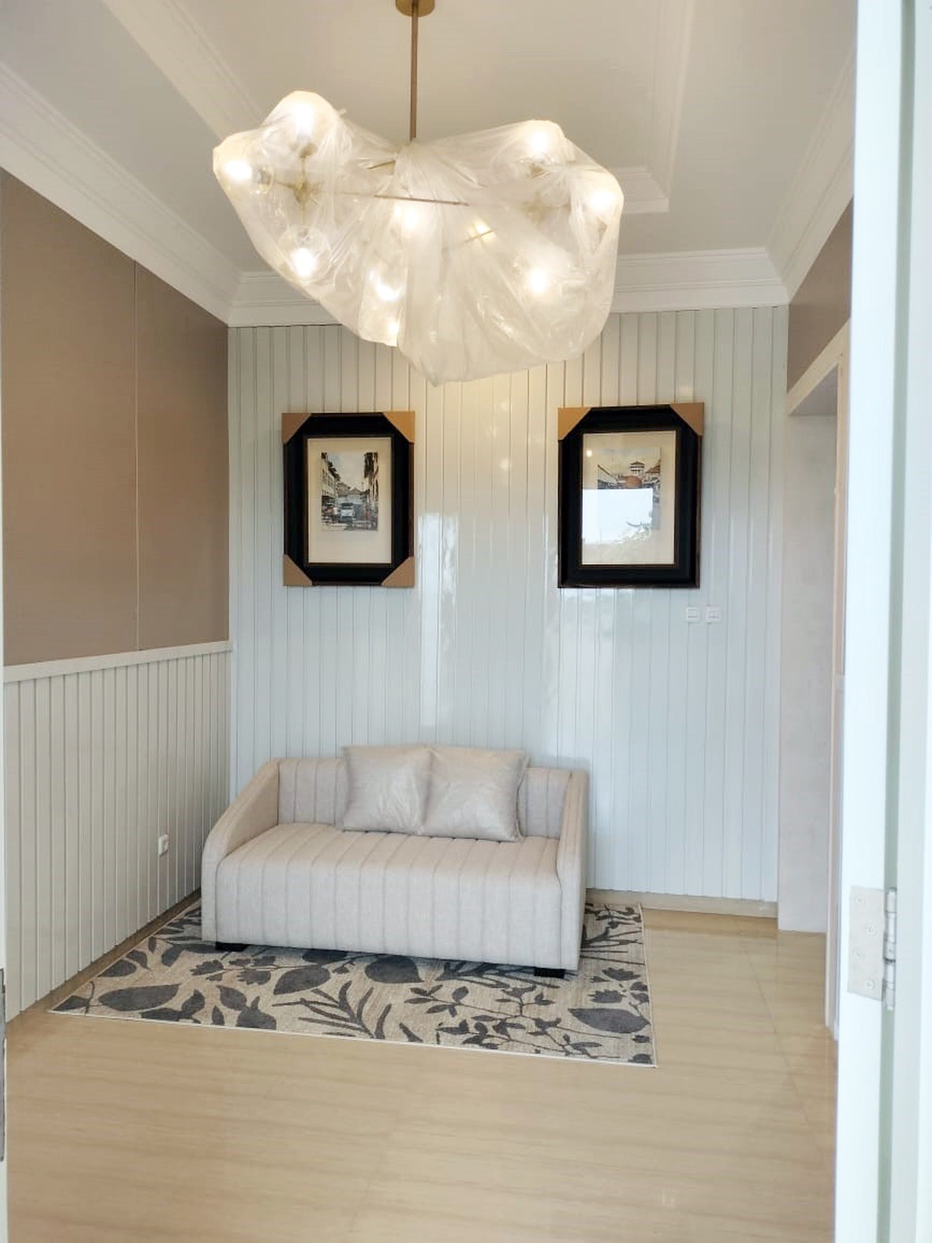 Rumah di Puri Galaxy - bangunan baru , design interior mewah., - TAN -