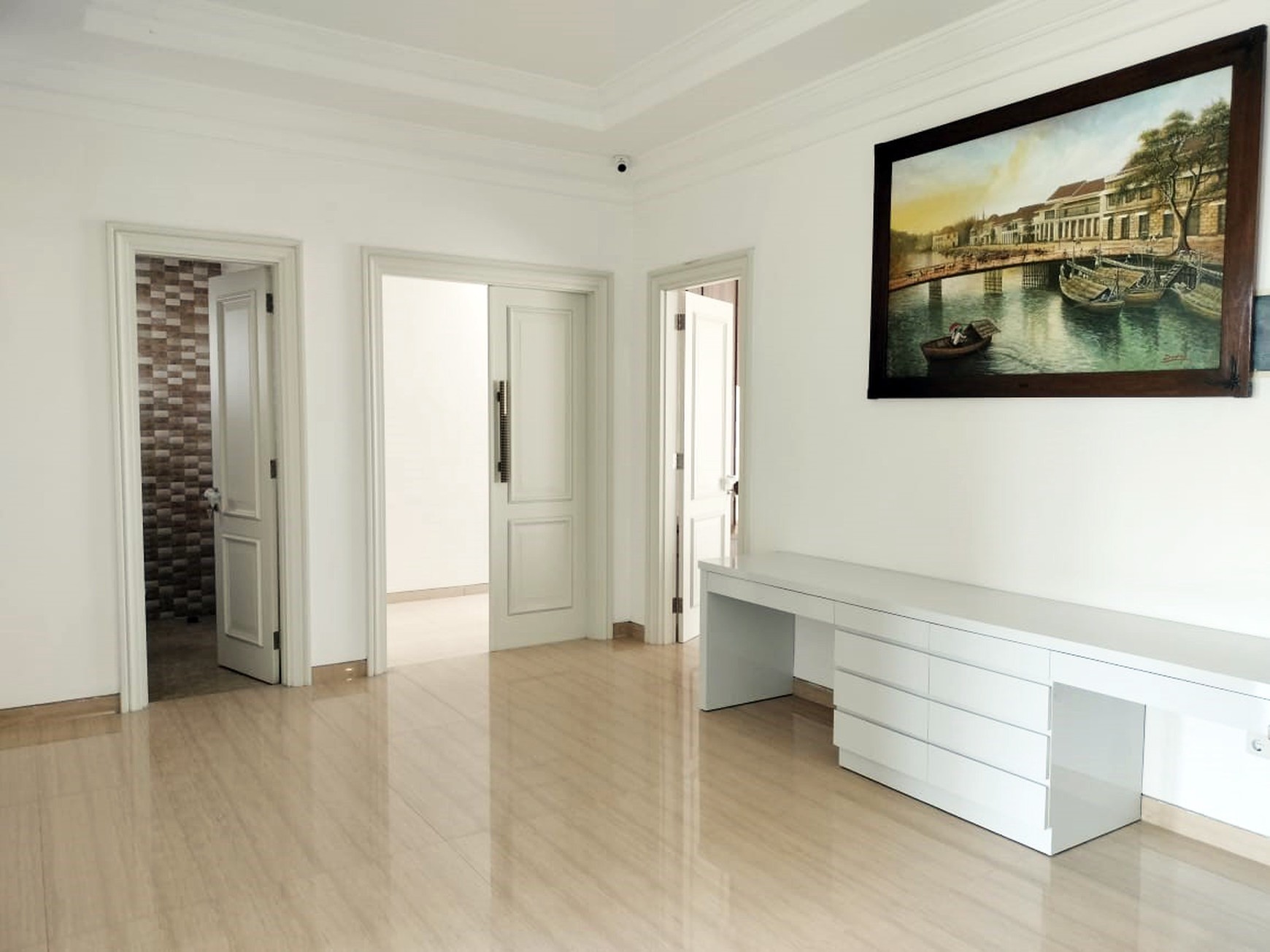 Rumah di Puri Galaxy - bangunan baru , design interior mewah., - TAN -