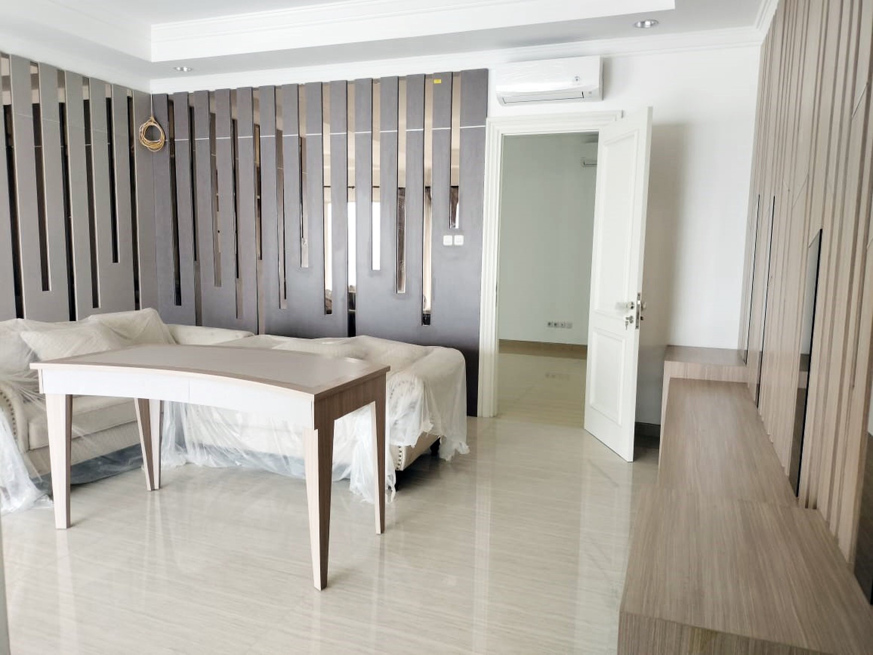 Rumah di Puri Galaxy - bangunan baru , design interior mewah., - TAN -