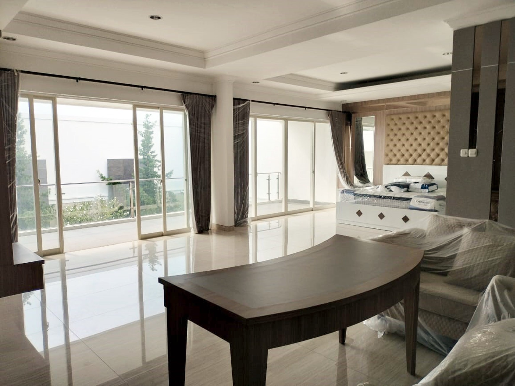 Rumah di Puri Galaxy - bangunan baru , design interior mewah., - TAN -