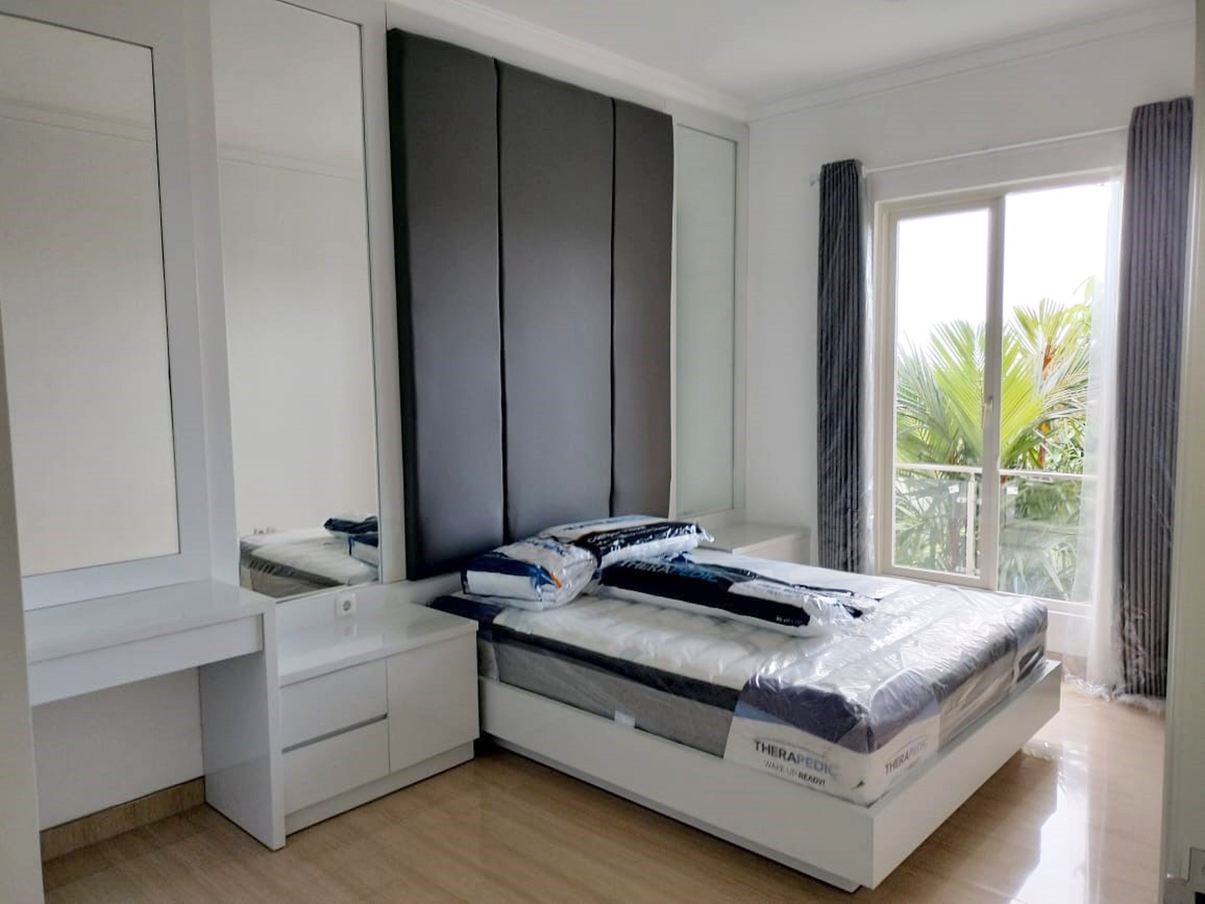 Rumah di Puri Galaxy - bangunan baru , design interior mewah., - TAN -