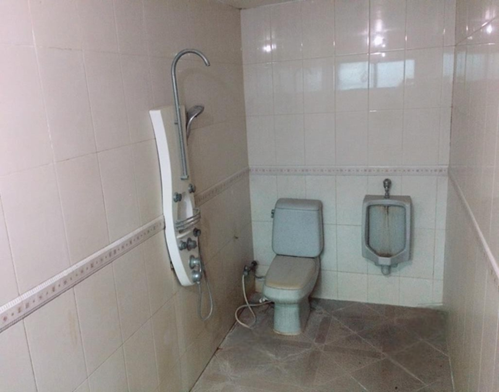 RUMAH HOOK 2 LANTAI KONSEP INDUSTRIAL MODERN DI GRIYA MAS 2, SRENGSENG JAKARTA BARAT