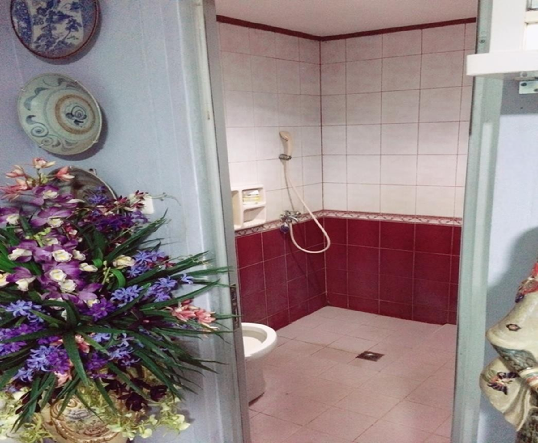 RUMAH HOOK 2 LANTAI KONSEP INDUSTRIAL MODERN DI GRIYA MAS 2, SRENGSENG JAKARTA BARAT