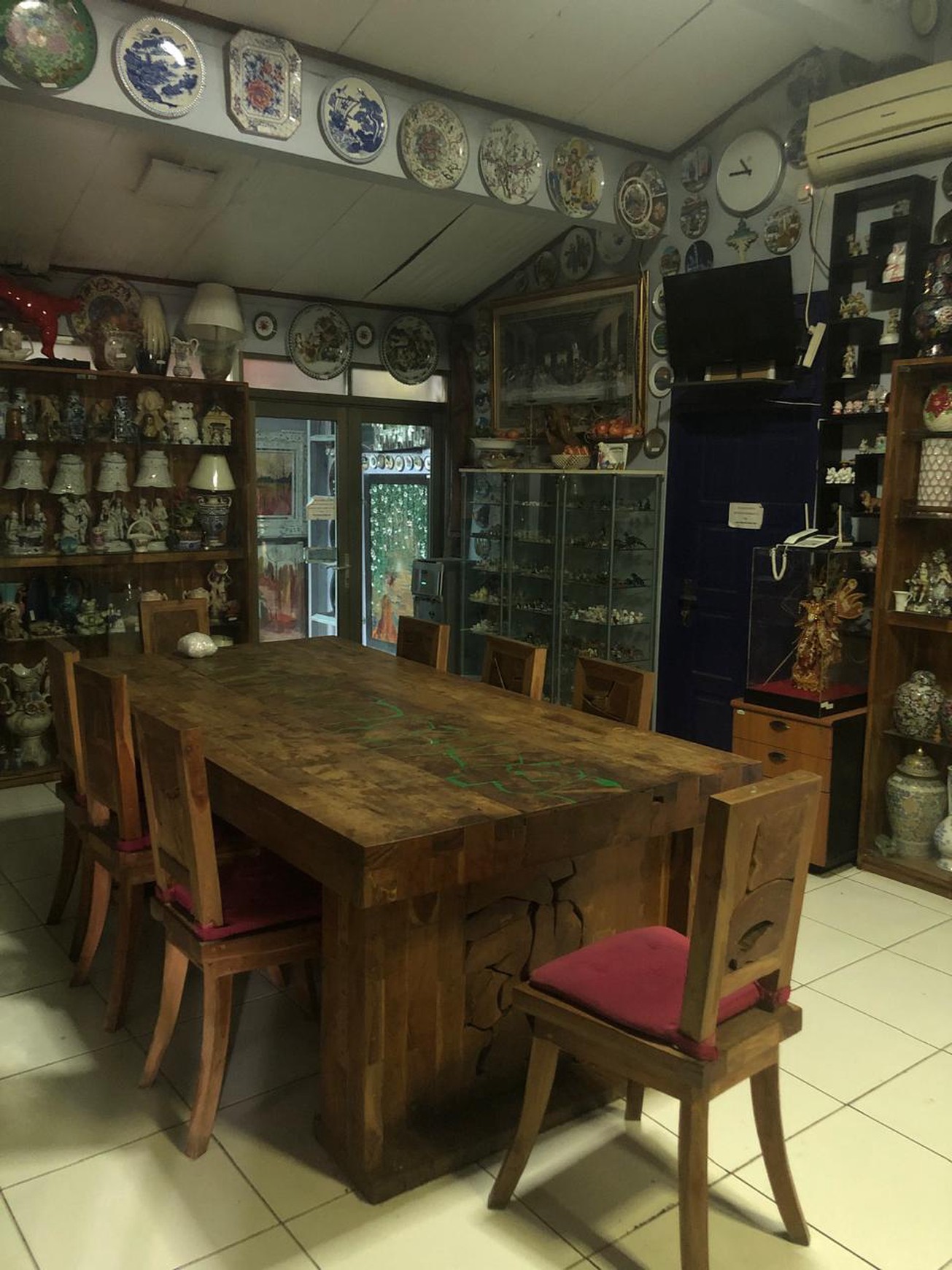 RUMAH HOOK 2 LANTAI KONSEP INDUSTRIAL MODERN DI GRIYA MAS 2, SRENGSENG JAKARTA BARAT