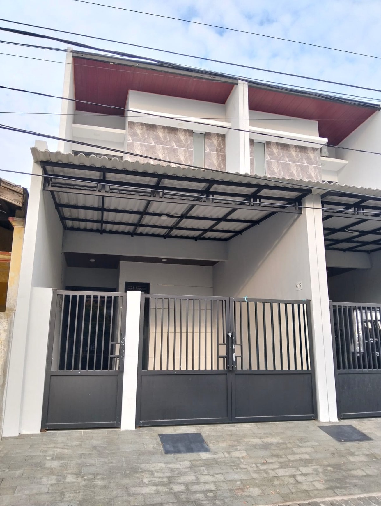 Dijual cepat rumah 2 lantai Semolowaru tengah 
