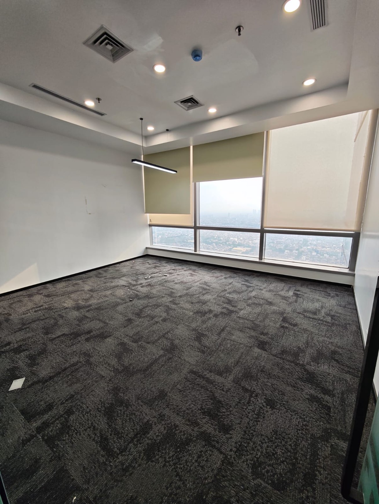 Office Space Soho Capital di Jakarta Barat, 420 m2, akses langsung ke mall Neo Soho, 800 meter ke pintu Tol Tomang