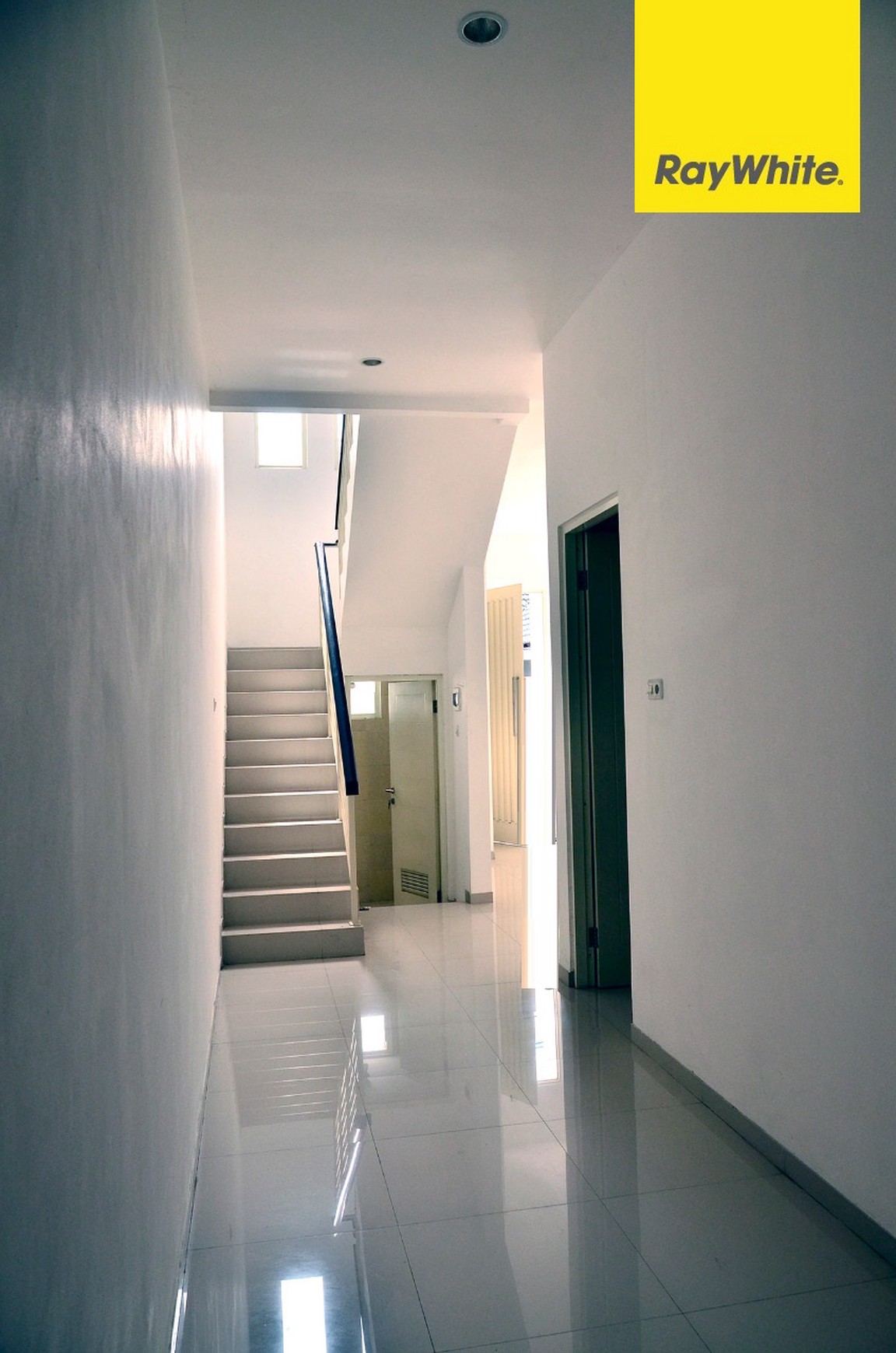 Dijual Rumah 2 lantai SHM di Karang Asem Surabaya