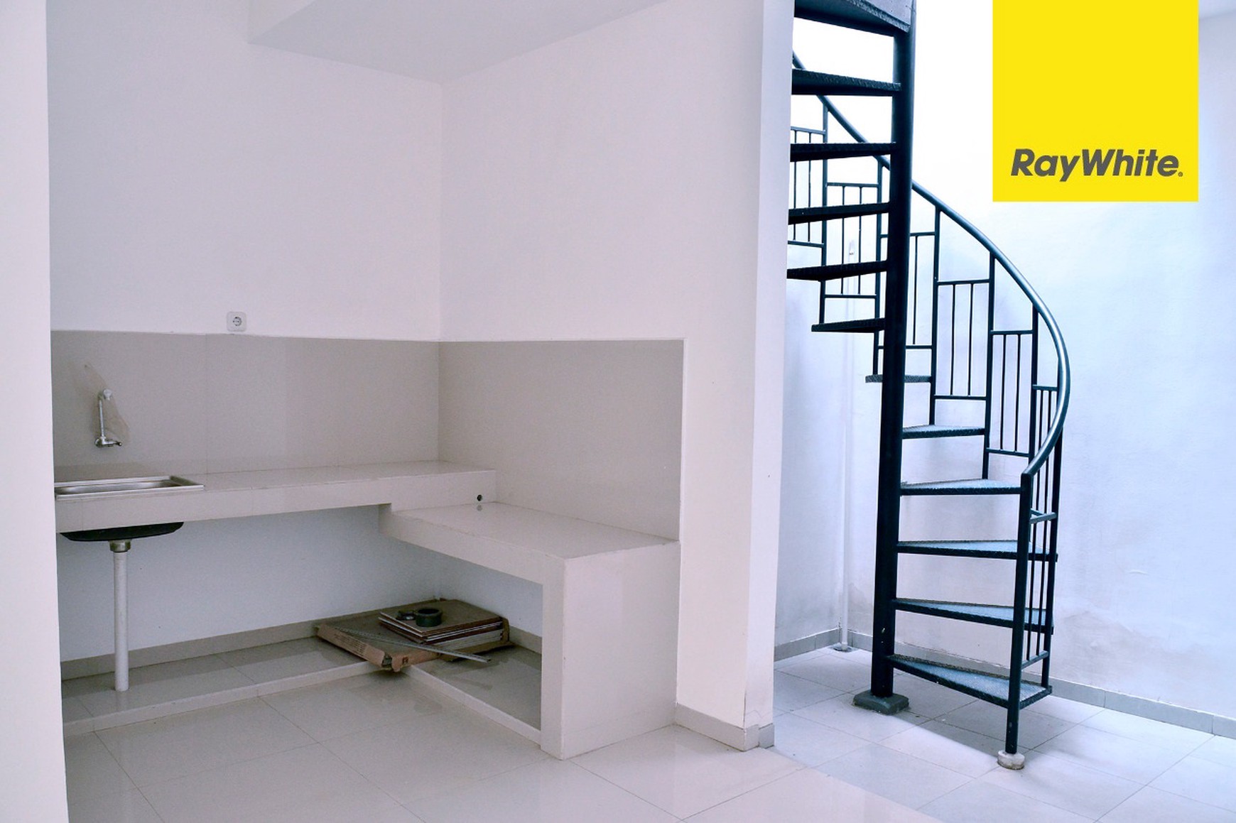 Dijual Rumah 2 lantai SHM di Karang Asem Surabaya