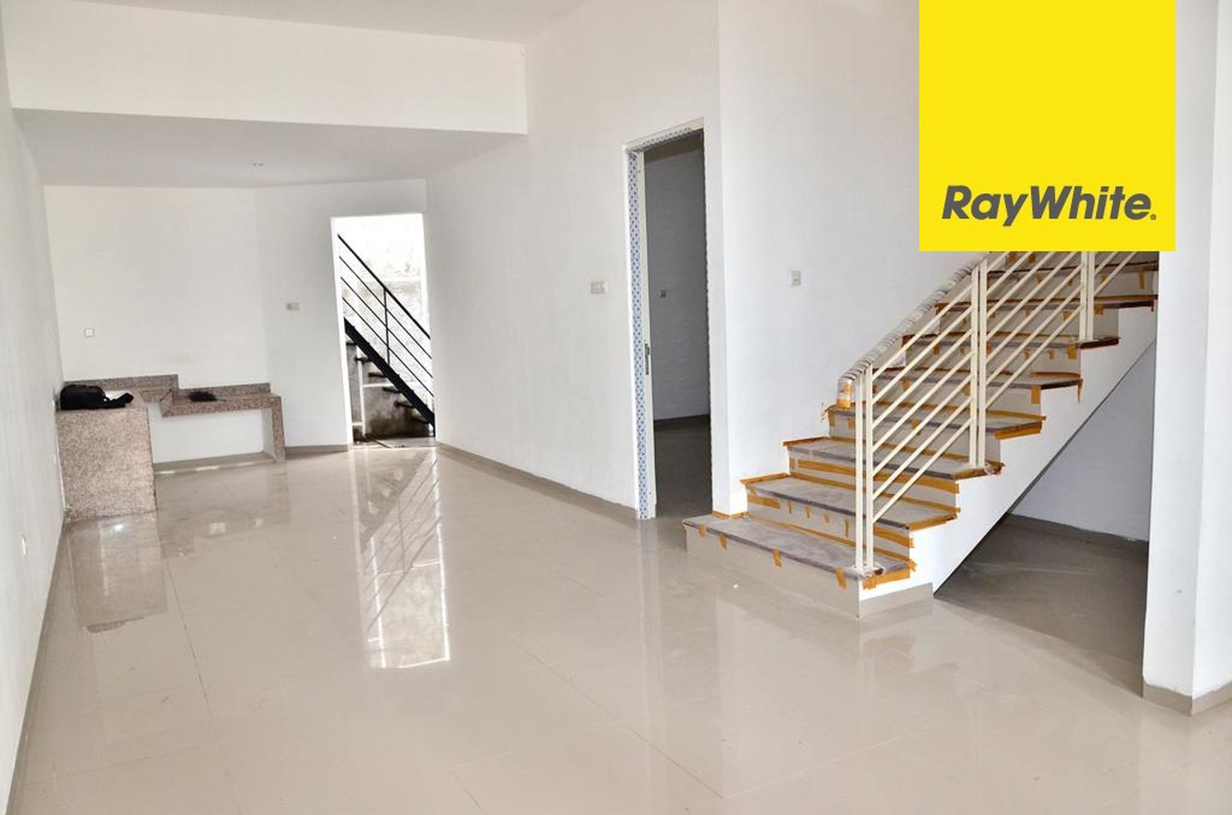 Dijual Rumah 2 lantai SHM di Kalijudan Asri Surabaya